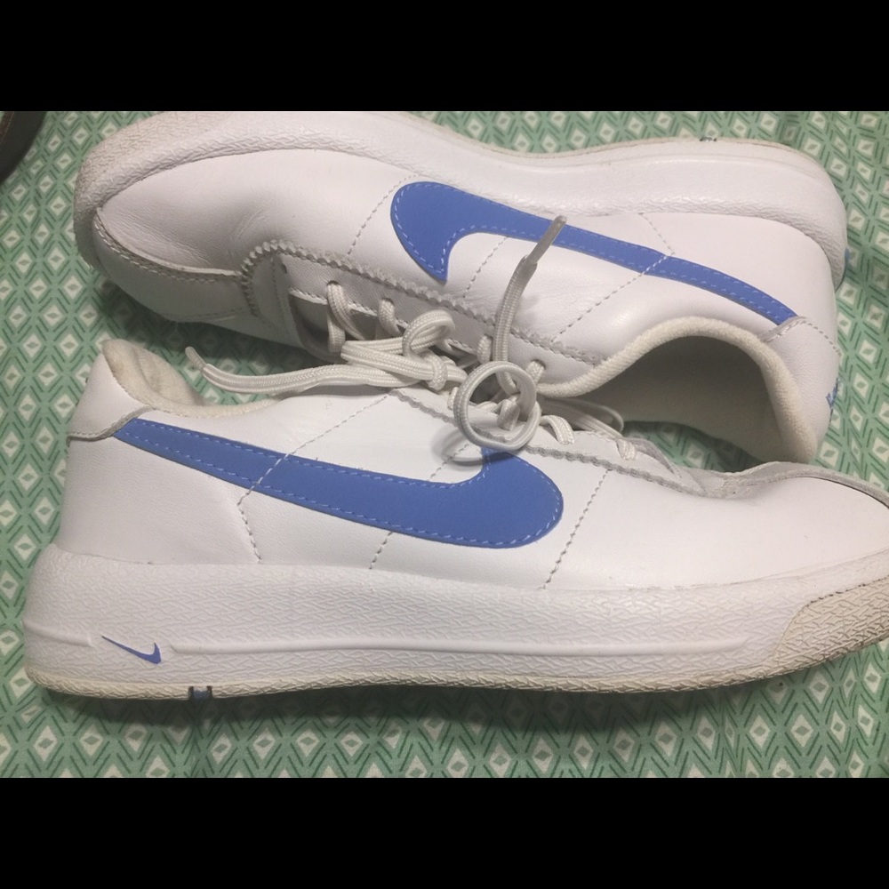 Nike “Old School” Sneakers Size 6 Women’s